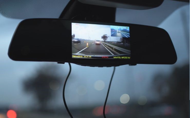 Navitel M250 recenzija digitalni retrovizor snimanje prometa (6).jpg